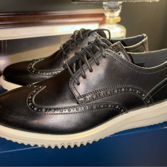 Cole Haan Men's Grand Wingtip Black Leather Oxfords with White Sole - Picture 4 of 5